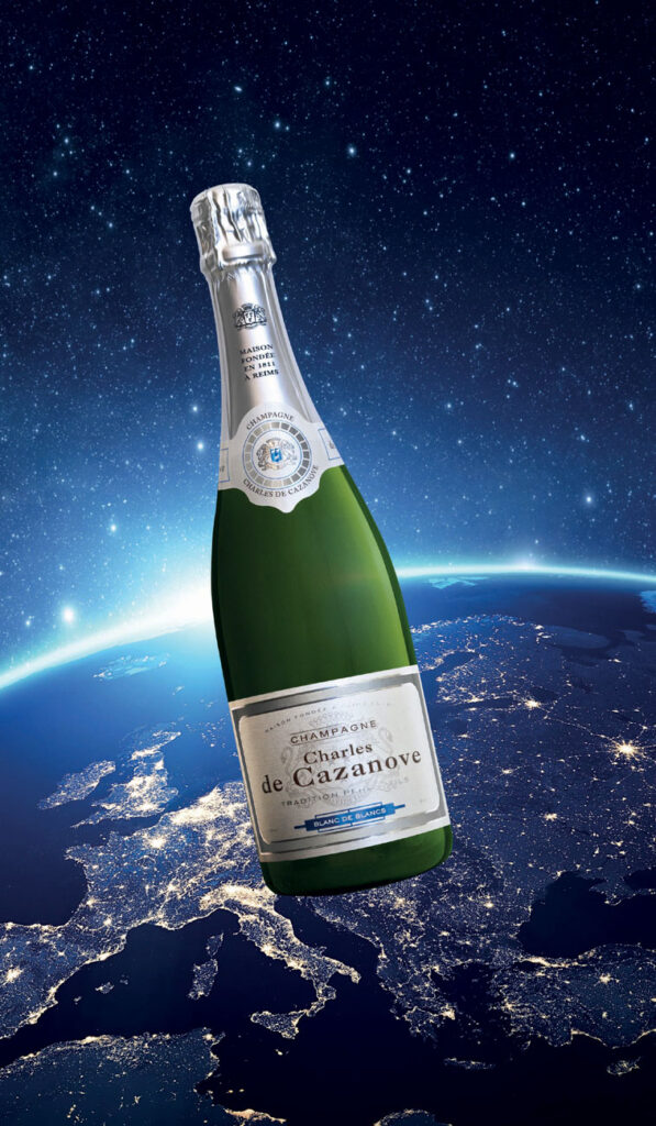 bouteille de champagne Charles de Cazanove Blanc de Blancs sur un fond planète / Bottle of Charles de Cazanove Blanc de Blancs champagne on a planet background