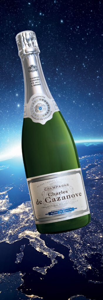 bouteille de champagne Charles de Cazanove Blanc de Blancs sur fond planète / bottle of Charles de Cazanove Blanc de Blancs champagne on a planet background