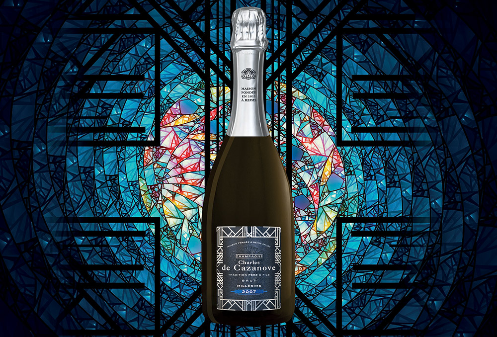 bouteille de champagne Charles de Cazanove millésime sur fond vitraux / bottle of Charles de Cazanove vintage champagne on a stained glass background