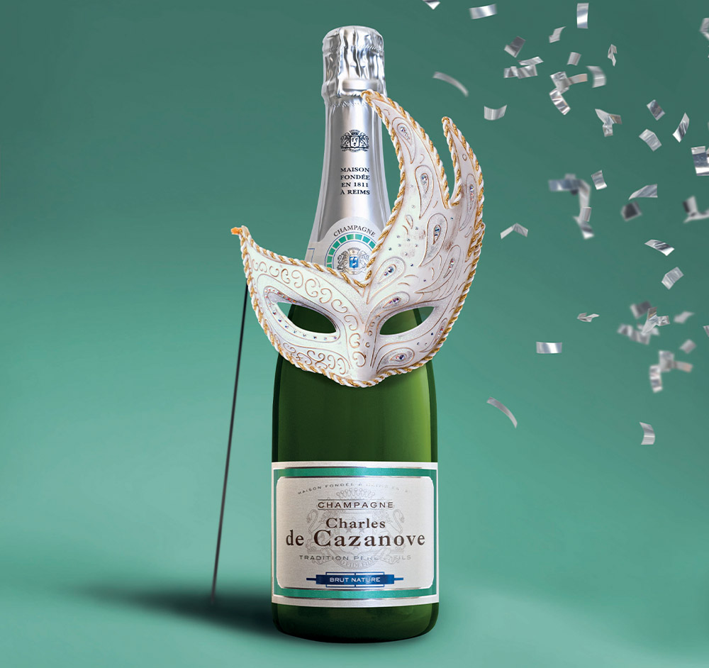 bouteille de champagne brut nature Charles de Cazanove avec un masque blanc esprit cabaret / bottle of Charles de Cazanove brut nature with a cabaret-style white mask